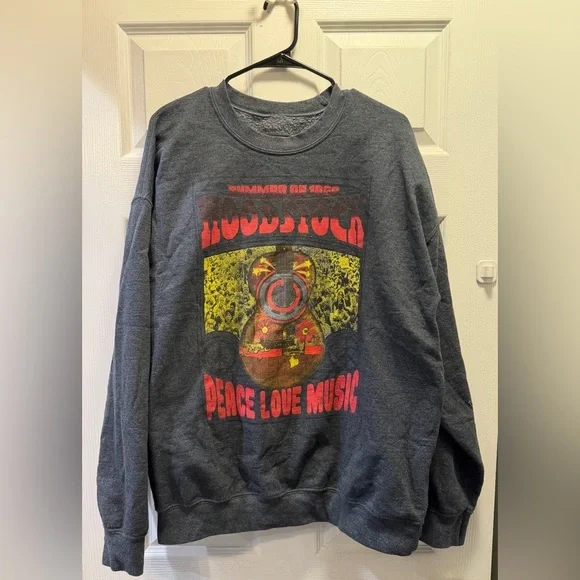 EARTHBOUND Gray Woodstock Graphic Crewneck Sweater - Picture 1 of 2